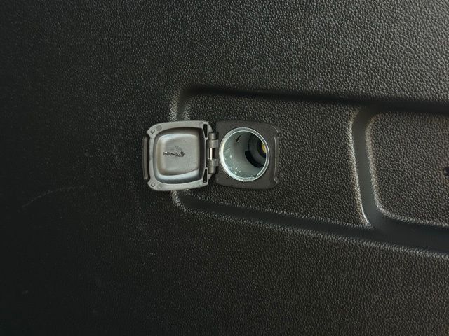 2023 GMC ACADIA - Image 11