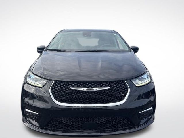 2024 Chrysler Pacifica Touring L photo 2