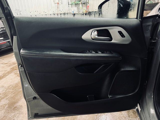 2025 CHRYSLER PACIFICA - Image 13