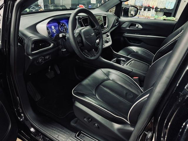 2025 CHRYSLER PACIFICA - Image 19