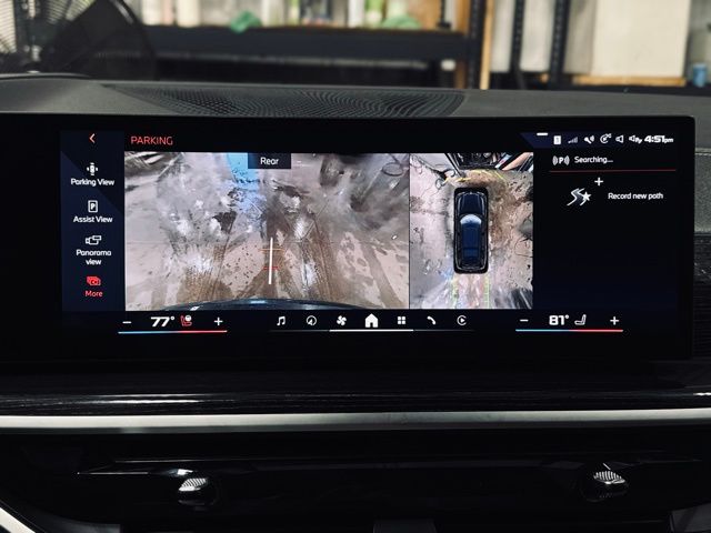 2025 BMW X7 - Image 39