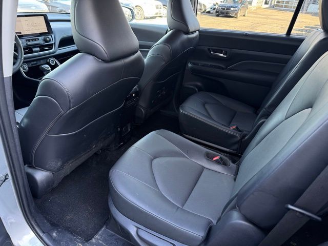 2025 TOYOTA GRAND HIGHLANDER - Image 17