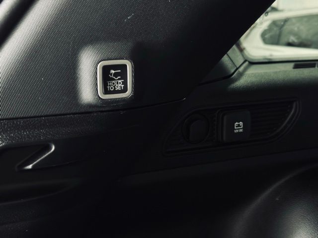 2023 JEEP GRAND CHEROKEE - Image 11