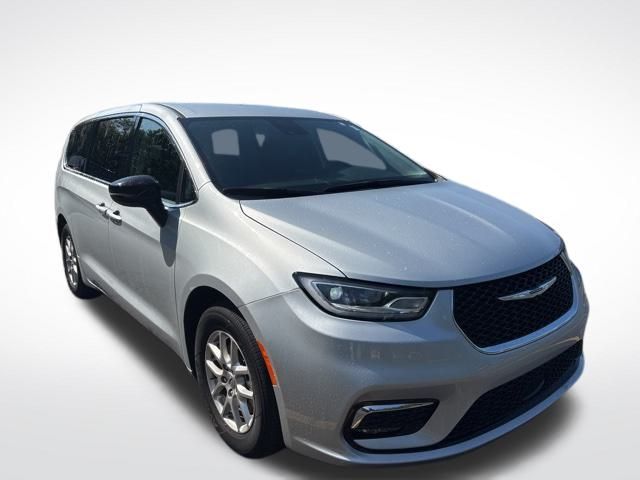 2024 Chrysler Pacifica Touring L photo 2