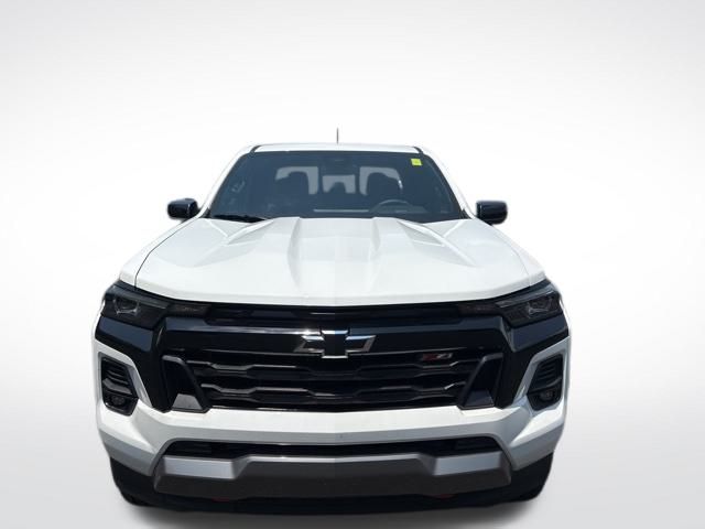 2023 Chevrolet Colorado Z71 photo 2