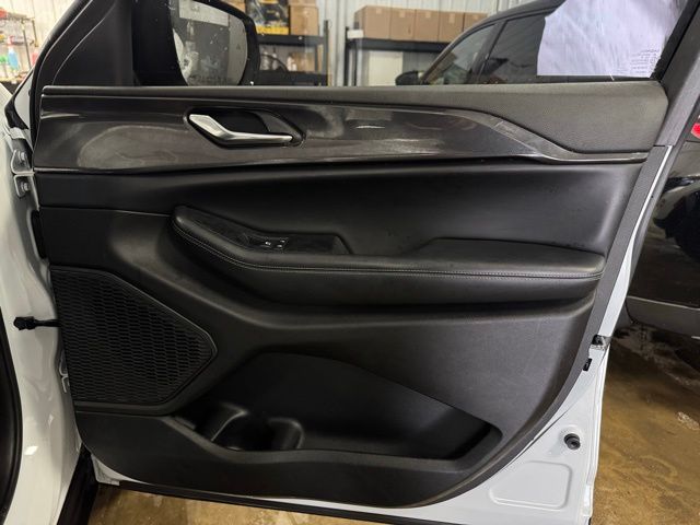 2023 JEEP GRAND CHEROKEE - Image 14