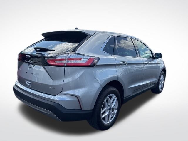 2021 Ford Edge SEL photo 2