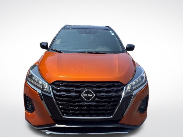 2022 Nissan Kicks SR photo 2