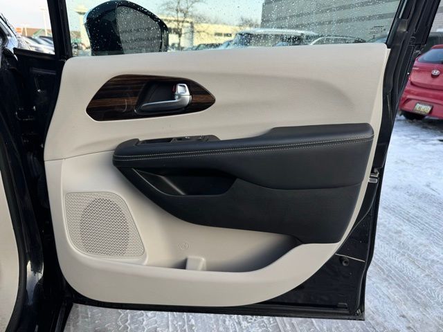 2023 CHRYSLER PACIFICA - Image 14