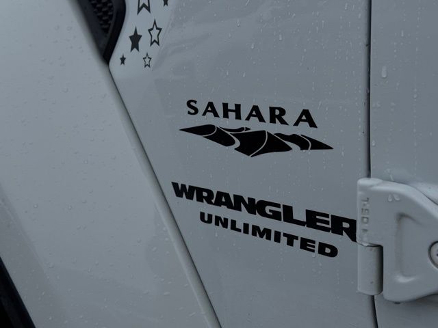 2018 Jeep Wrangler Unlimited Sahara photo 2