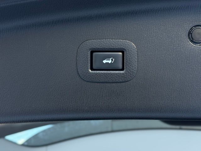 2016 INFINITI QX80 - Image 13