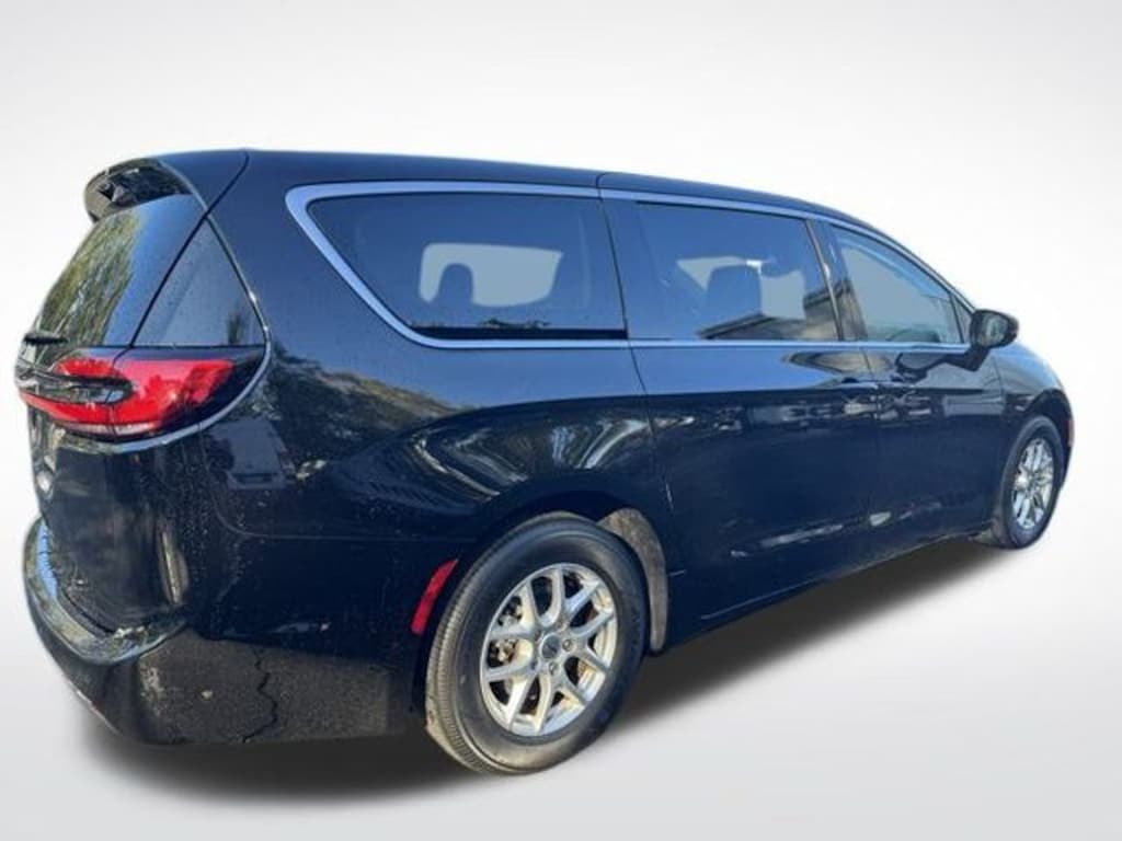 Used 2024 Chrysler Pacifica Touring L Van Passenger Van