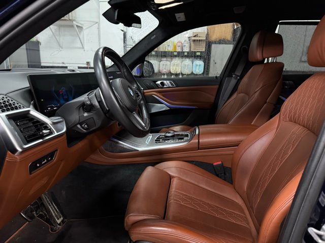 2024 BMW X7 - Image 18
