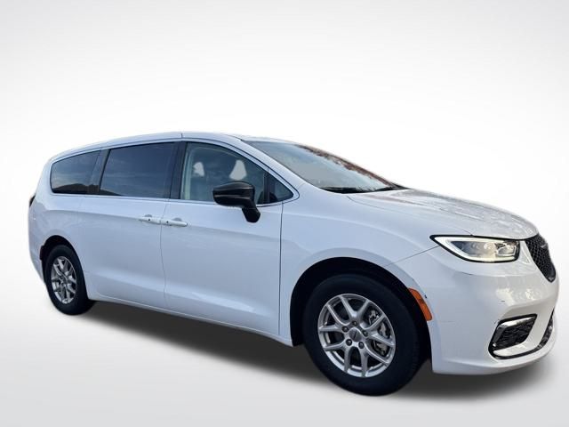 2024 Chrysler Pacifica Touring L photo 3