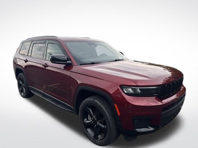 2023 Jeep Grand Cherokee Altitude photo 3