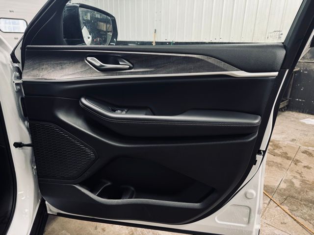 2025 JEEP GRAND CHEROKEE - Image 14