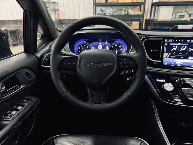 2025 CHRYSLER PACIFICA - Image 32