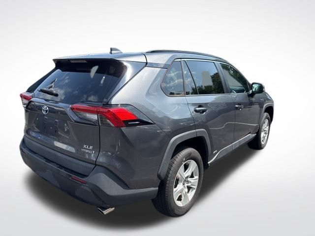2021 Toyota RAV4 Hybrid XLE photo 2