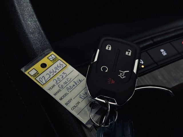 2023 GMC ACADIA - Image 40