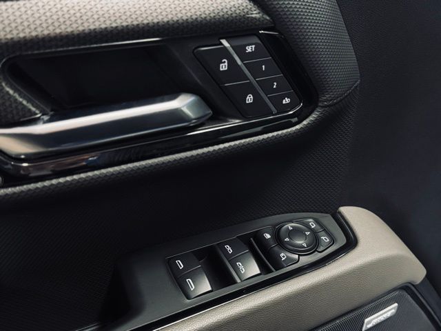 2023 CHEVROLET SILVERADO - Image 18