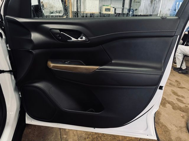 2023 GMC ACADIA - Image 15