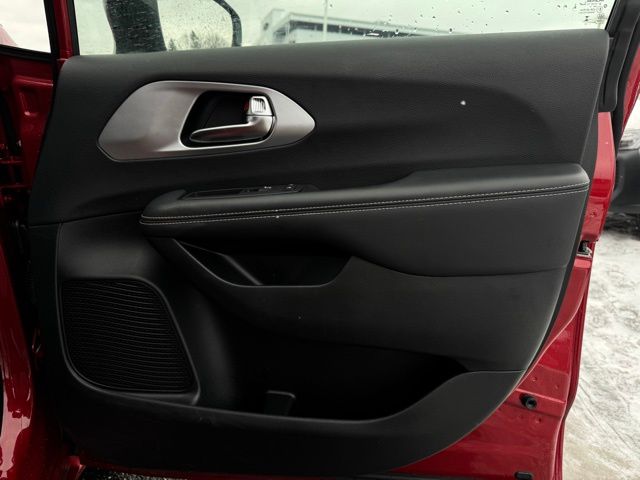 2025 CHRYSLER PACIFICA - Image 15