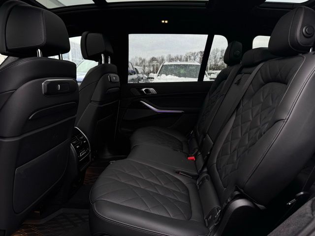 2026 BMW X7 - Image 20