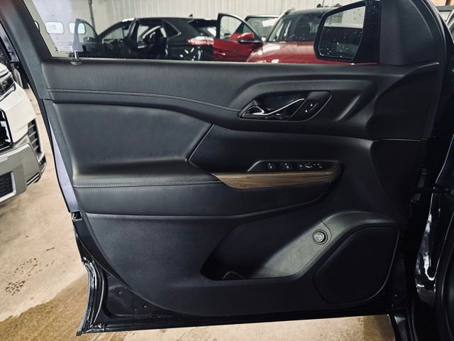 2023 GMC ACADIA - Image 12