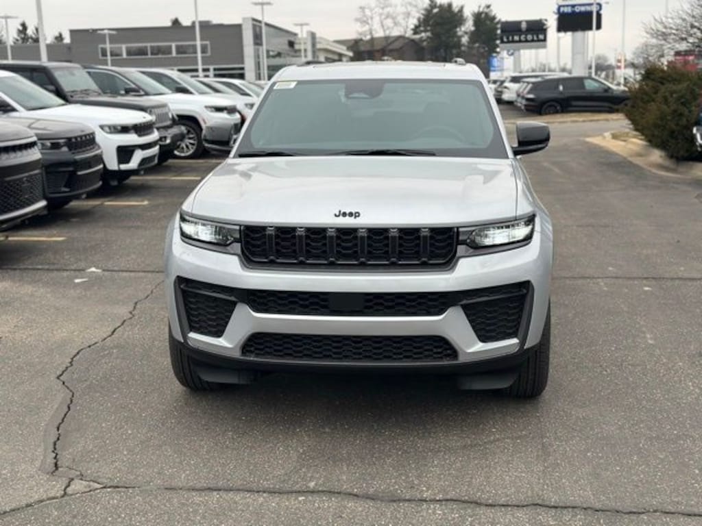 New 2026 Jeep Grand Cherokee Laredo SUV