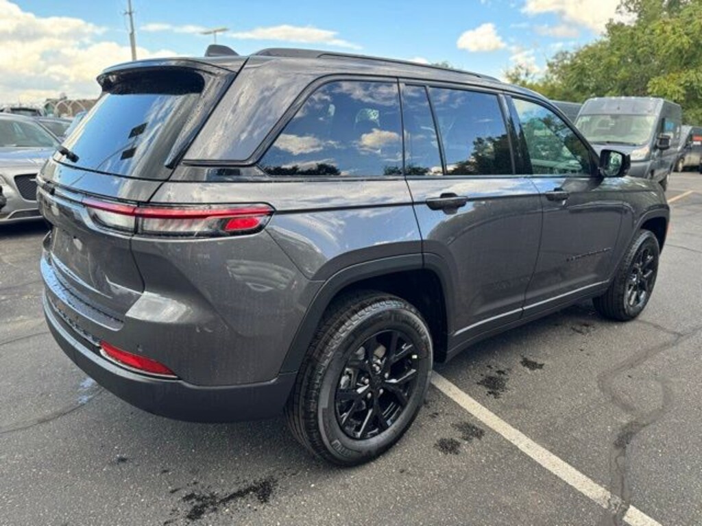 New 2025 Jeep Grand Cherokee Laredo SUV