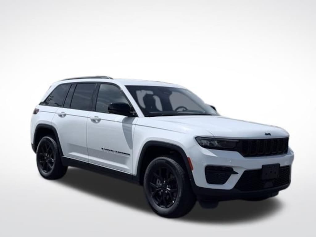 Used 2025 Jeep Grand Cherokee Laredo SUV