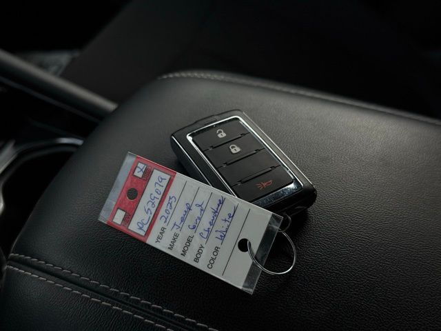 2023 JEEP GRAND CHEROKEE - Image 38