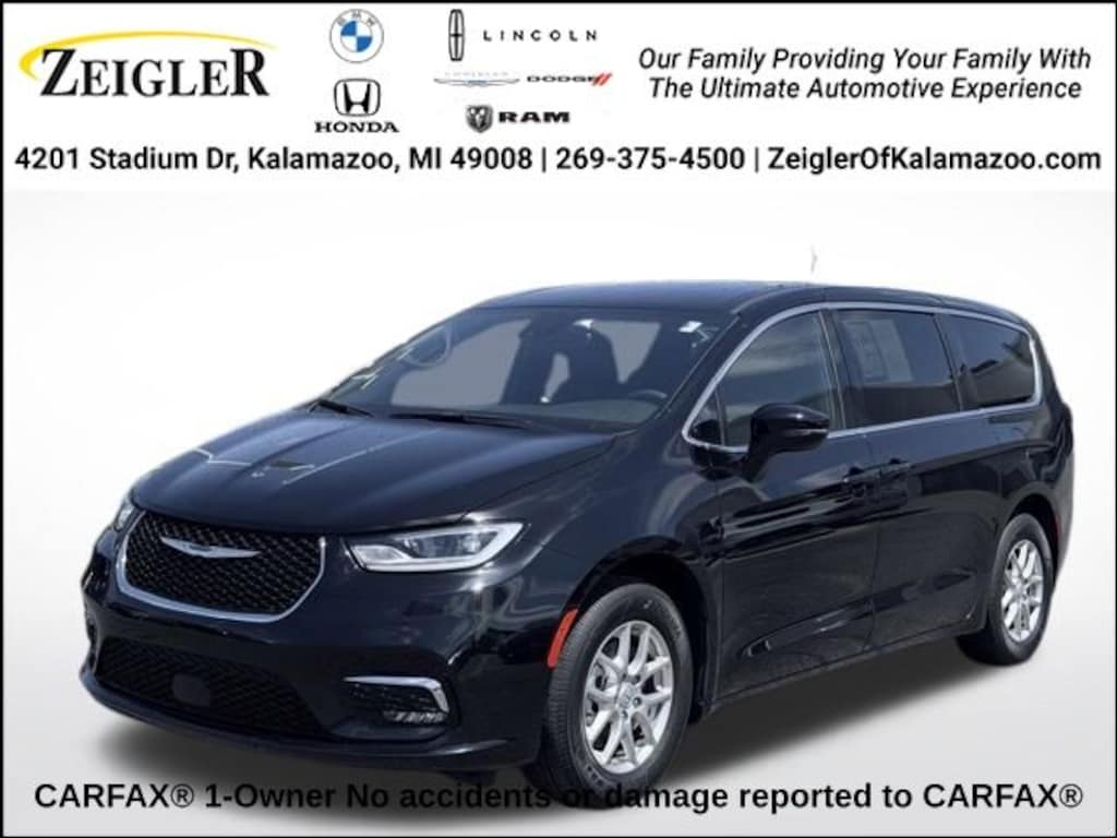 Used 2025 Chrysler Pacifica Select Van Passenger Van