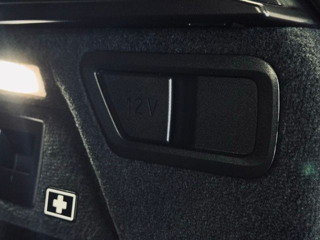 2025 BMW X7 - Image 10