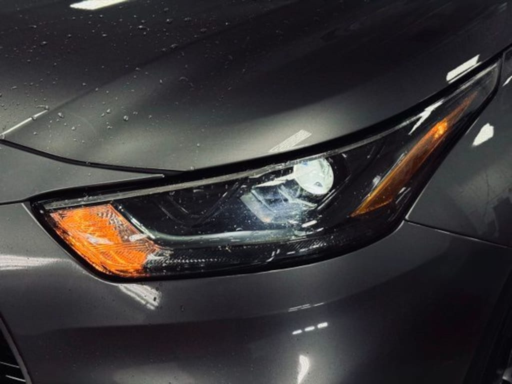 Used 2025 Toyota Highlander SUV