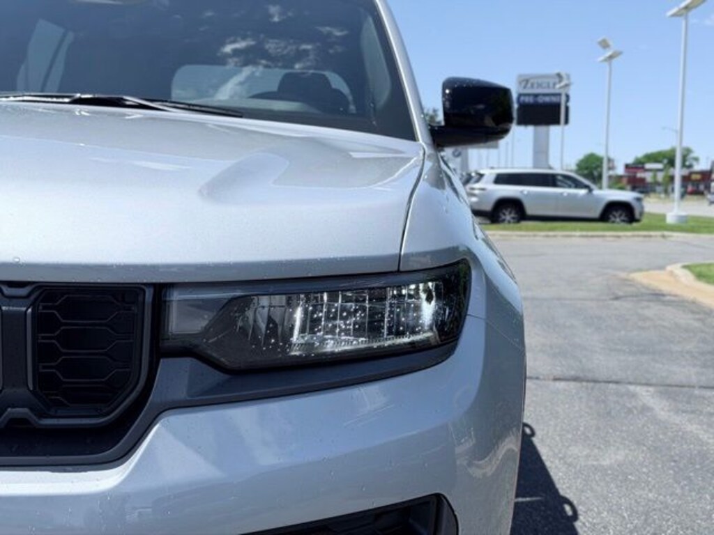 Used 2026 Jeep Grand Cherokee Laredo SUV