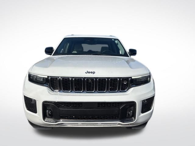 2022 Jeep Grand Cherokee Overland photo 2