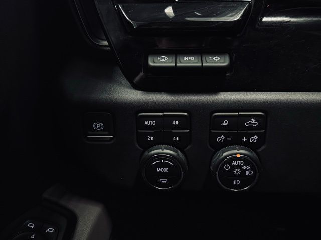 2023 CHEVROLET SILVERADO - Image 35