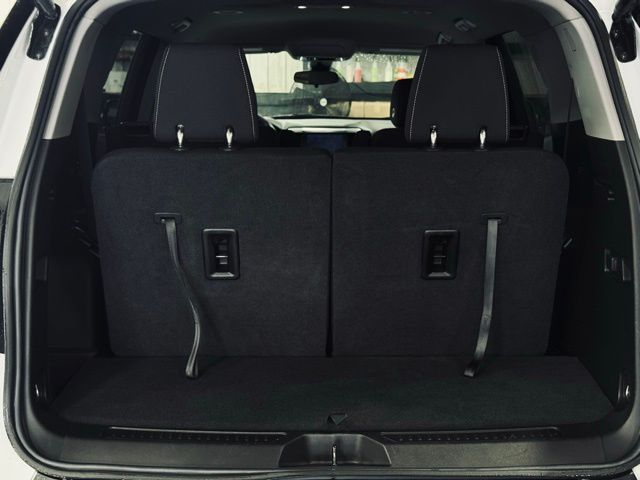 2023 GMC ACADIA - Image 10