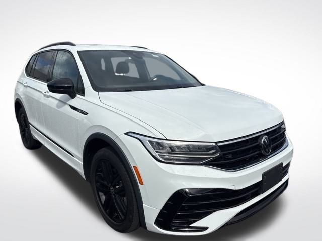2022 Volkswagen Tiguan SE R-Line Black photo 3