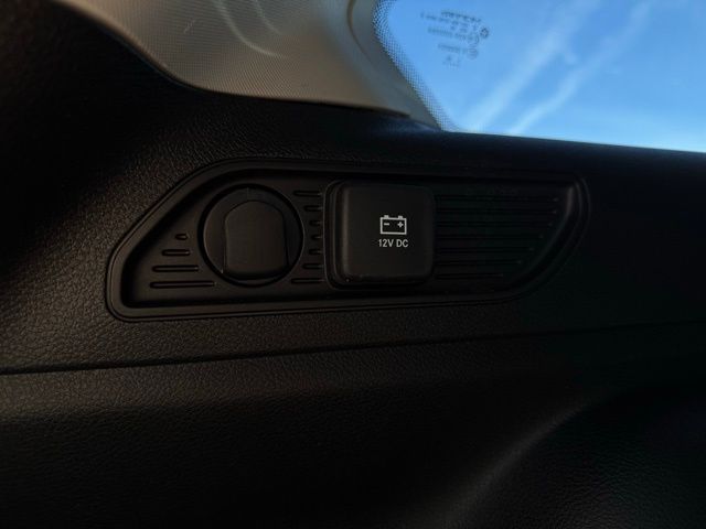 2023 JEEP GRAND CHEROKEE - Image 11