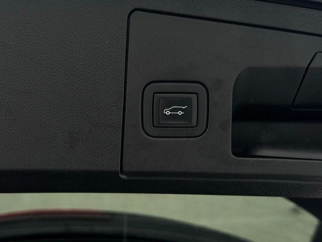 2023 CADILLAC XT4 - Image 10