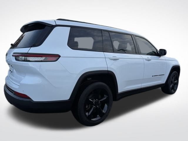 2023 Jeep Grand Cherokee Laredo photo 3
