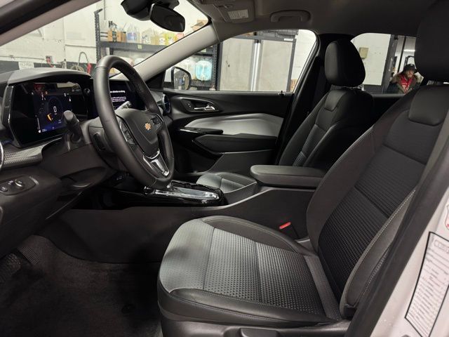 2025 CHEVROLET TRAX - Image 15