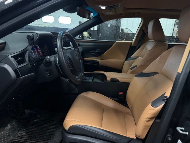 2023 LEXUS ES - Image 16