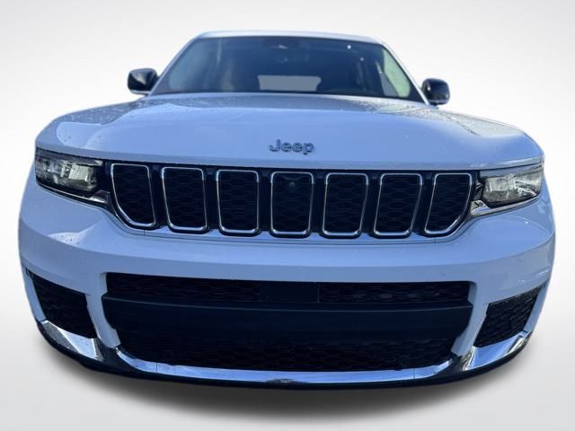 2022 Jeep Grand Cherokee Limited photo 2