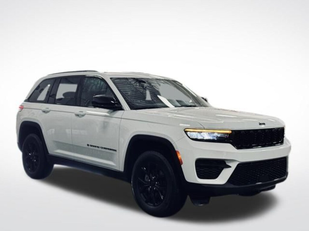 Used 2025 Jeep Grand Cherokee Laredo SUV