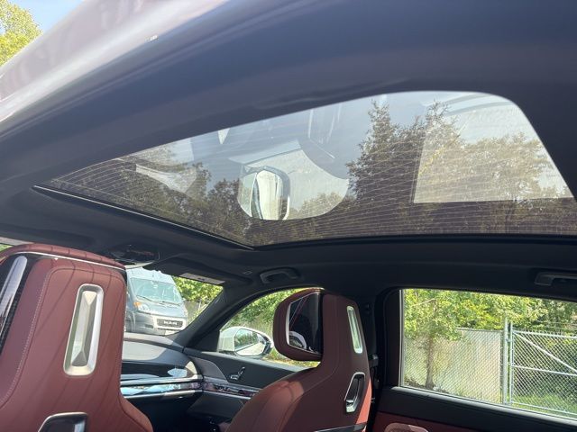 2025 BMW 740I - Image 21