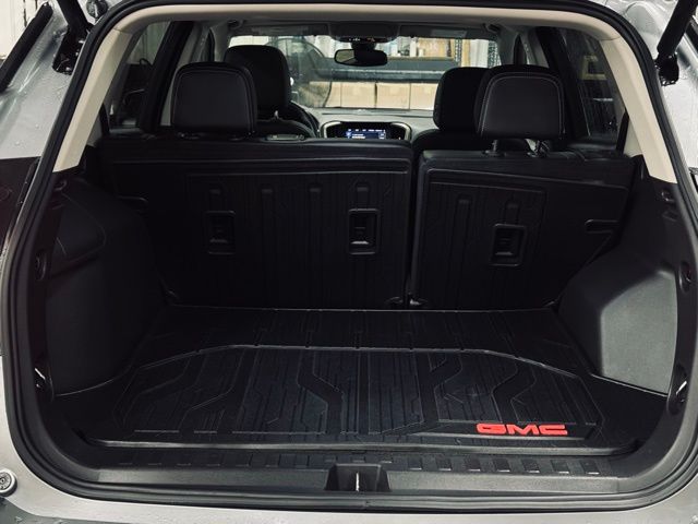 2023 GMC TERRAIN - Image 10