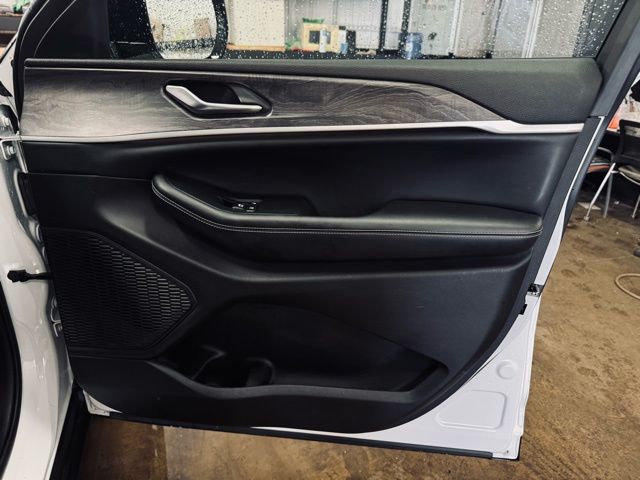 2023 JEEP GRAND CHEROKEE L - Image 15